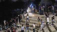 Confronto em Jerusalém deixa mais de 300 feridos em mesquita
