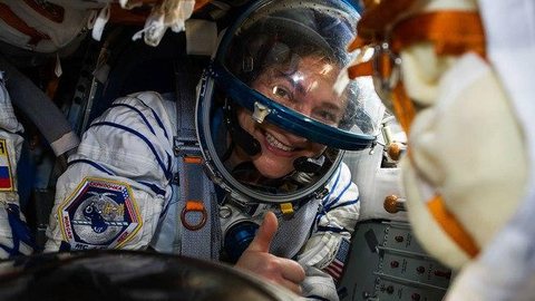 Nasa transmite astronautas andando no espaço, assista ao vivo
