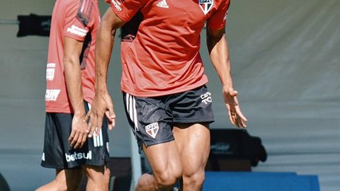 Bruno Alves deve rescindir contrato com o São Paulo e assinar por dois anos com o Grêmio