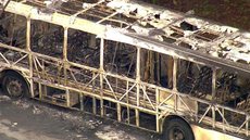 Criminosos rendem motorista e incendeiam ônibus na Zona Leste de São Paulo