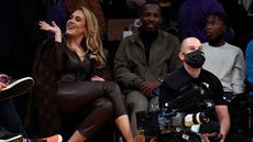 Adele e celebridades, anel dos Bucks e festival de tocos: a estreia da NBA