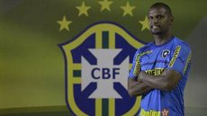 Covid-19: Jefferson leiloa camisa da seleção brasileira em rede social
