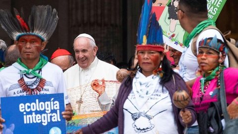 Papa Francisco pede respeito aos povos indígenas da Amazônia