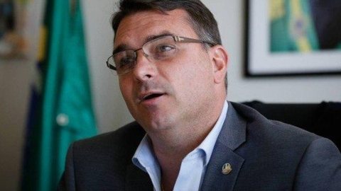 Flávio Bolsonaro testa positivo para o novo coronavírus