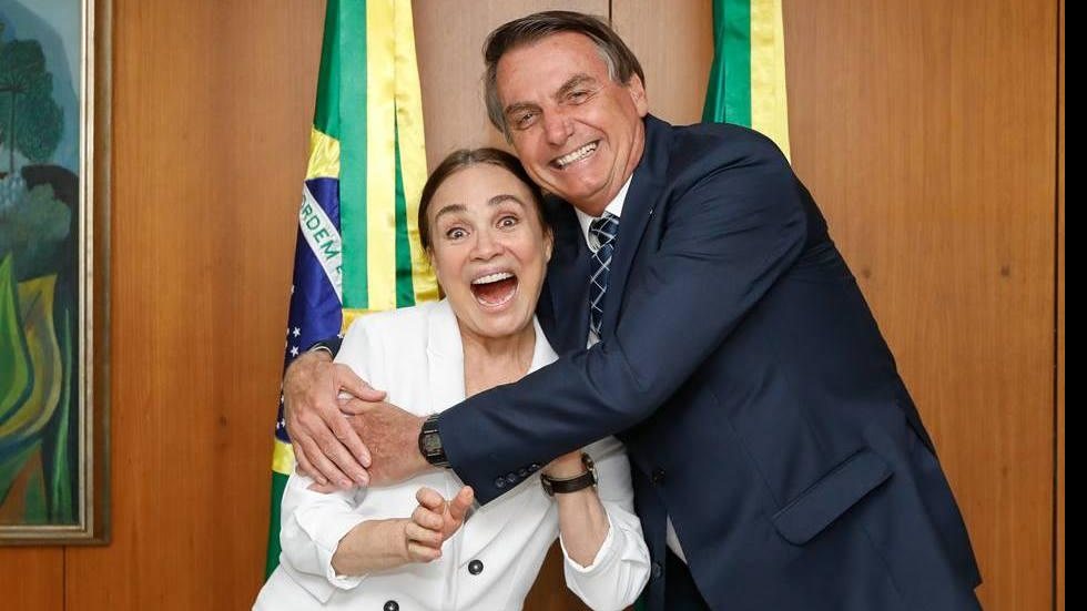 Bolsonaro cita poder de veto após Regina falar sobre “carta branca” na Cultura