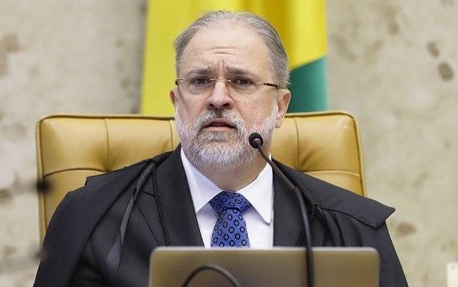 Após inquérito que mira Bolsonaro, Aras encontra presidente no Planalto