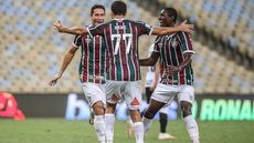 Nenê marca dois, e Fluminense supera Corinthians
