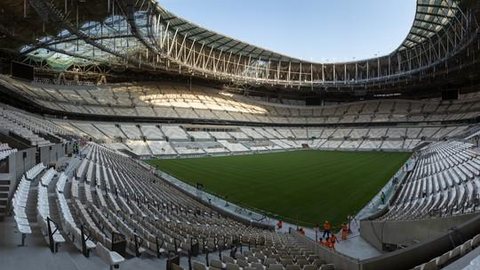 Catar instala gramado no palco da final de 2022 e projeta sexto estádio concluído em outubro