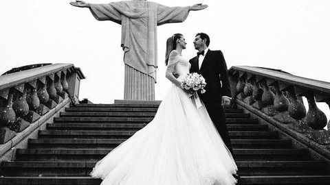 Nas nuvens: o primeiro clique do casamento de Guy Oseary e Michelle Alves