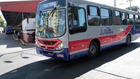Obras dos corredores de ônibus interditam avenidas e rua em Rio Preto
