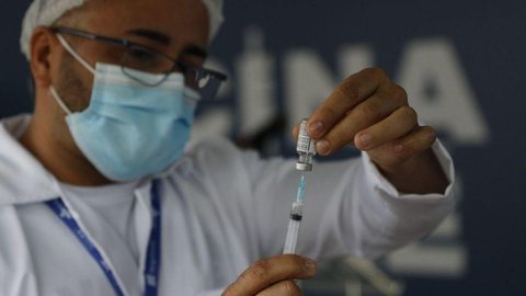 São Paulo retoma vacinação para quem recusou dose por causa da marca