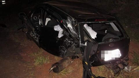 Idoso morre após acidente com três carros.