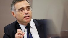 Mendonça nega pedido para se declarar suspeito em notícia-crime contra Bolsonaro