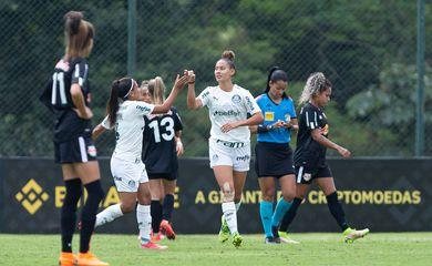 Palmeiras vira sobre Bragantino e mantém ponta no Brasileiro Feminino