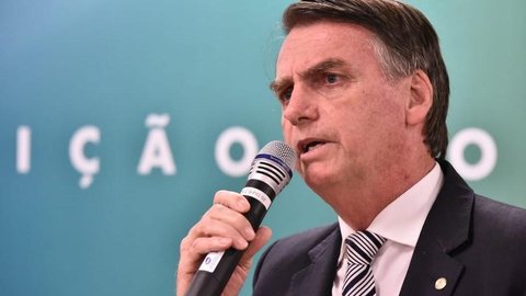 Maioria do TSE vota por arquivar pedido do PT para cassar Bolsonaro; decisão é adiada