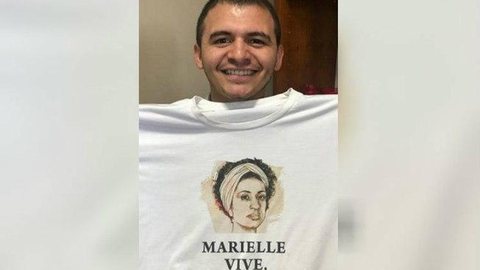 Assessor de deputada do PSL posta foto fazendo piada da morte de Marielle