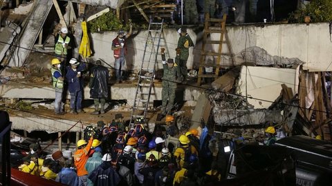 Equipes de resgate localizam criança com vida sob escombros de escola no México