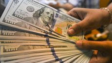 Dólar cai pela primeira vez em cinco sessões e fecha em R$ 4,21