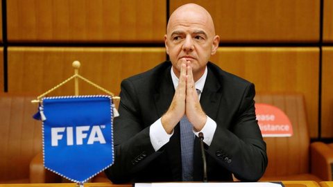 Presidente da Fifa diz que Copa bienal pode evitar mortes de migrantes