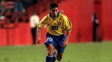 Élber lembra concorrência no ataque da Seleção nos anos 90 e comenta seca de 9 brasileiros na Europa