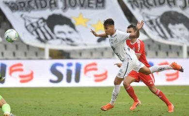 Mesmo com desfalques, Santos vence Inter por 1 a 0 na ViIa Belmiro