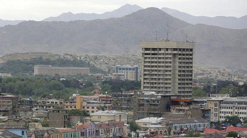 Talibãs conquistam 10ª cidade provincial afegã, a caminho de Cabul