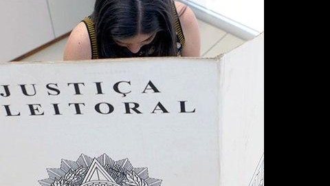Escola de São Paulo recorre a votação manual após urna eletrônica quebrar