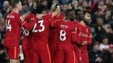 Liverpool vence West Ham e segue na caça ao líder Manchester City