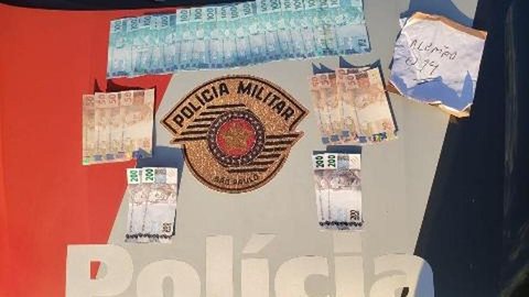 Polícia Militar prende mulher com R$ 3 mil em notas falsas em Marília