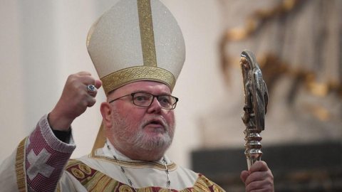 Líder da Igreja Católica pede demissão por ‘catástrofe dos abusos sexuais’
