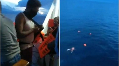 Passageiros pulam de balsa com casos suspeitos de covid-19 na Indonésia