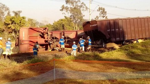 Seis vagões carregados com milho descarrilam em Pindorama