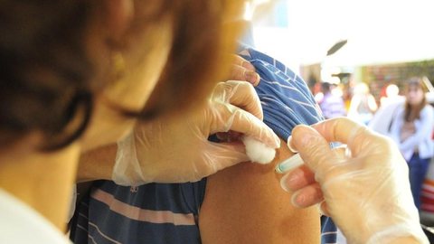 Vacinação contra gripe é centralizada em 10 unidades de saúde em Jundiaí