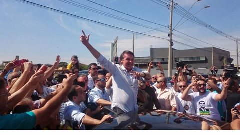 Bolsonaro critica inclusão de Lula em pesquisas eleitorais e chama ex-presidente de ‘vagabundo’, ‘malandro’ e ‘bandido’