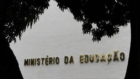 Governo Bolsonaro pretende cortar R$ 4 bilhões do orçamento do MEC para 2021