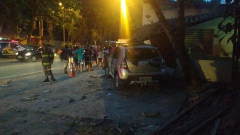 Motorista bêbado sobe em calçada, mata avó e neta e é espancado no litoral de SP
