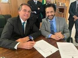 Nunes e Bolsonaro assinam acordo de R$ 25 bilhões que encerra disputa pelo Campo de Marte