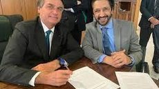 Nunes e Bolsonaro assinam acordo de R$ 25 bilhões que encerra disputa pelo Campo de Marte