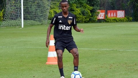 São Paulo x Flamengo: Helinho volta a treinar com bola e vira opção; Everton inicia transição