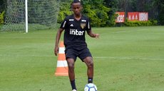 São Paulo x Flamengo: Helinho volta a treinar com bola e vira opção; Everton inicia transição