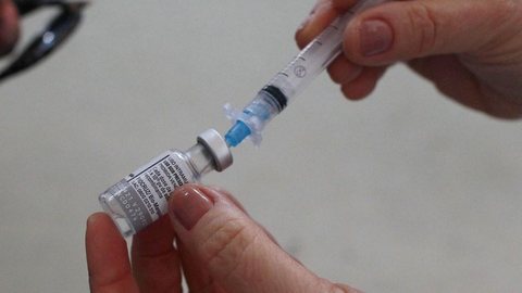 Prefeitura de SP reabre nesta sexta-feira postos de vacinação contra Covid em drive-thrus
