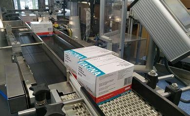 Fiocruz entrega 2,8 milhões de doses da vacina contra covid-19