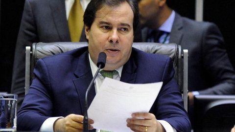 Rodrigo Maia, do DEM, desiste de concorrer à Presidência