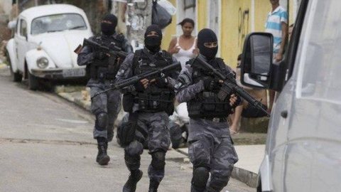 Fabricado nos EUA, fuzil de colecionador paulista estava com traficantes do Rio