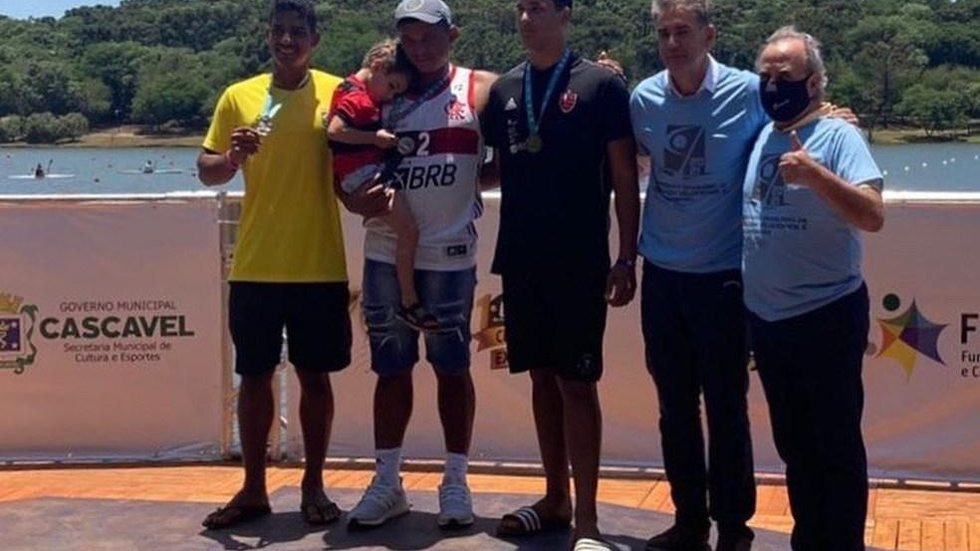 Isaquias Queiroz, do Flamengo, é campeão brasileiro de canoagem