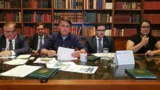 Bolsonaro promete reenviar medida de regularização fundiária