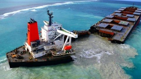 Japão irá enviar equipe para conter derramamento de óleo nas Ilhas Maurício
