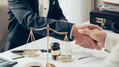 Advogados são suspeitos de enganar empresas com contratos fraudulentos