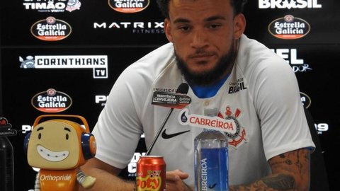 Apresentado no Corinthians, André Luis diz como gosta de jogar e não tem pressa para estrear