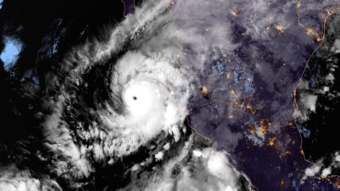 Furacão Willa sobe para categoria 4 na costa do México no Pacífico